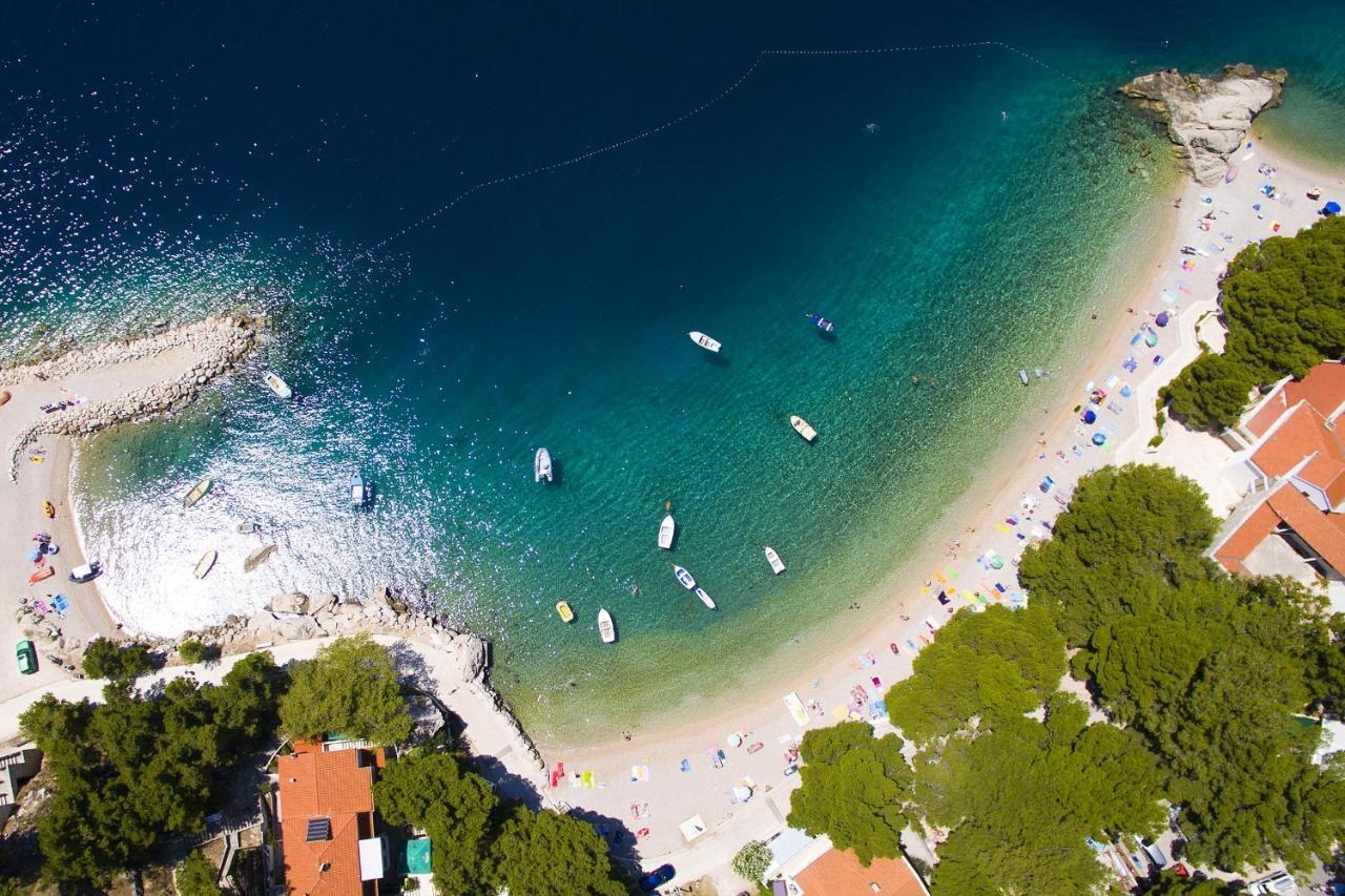Apartments By The Sea Brela, Makarska - 6007 Экстерьер фото