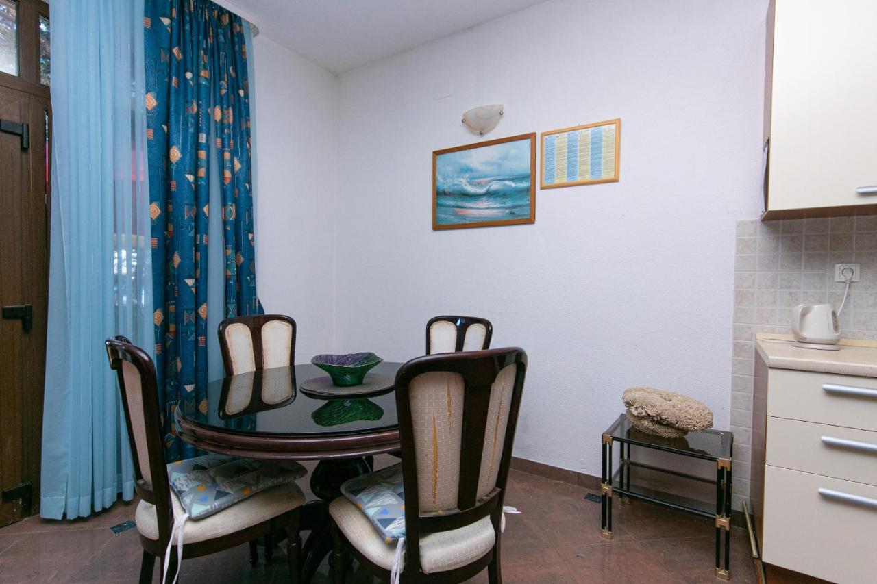 Apartments By The Sea Brela, Makarska - 6007 Экстерьер фото