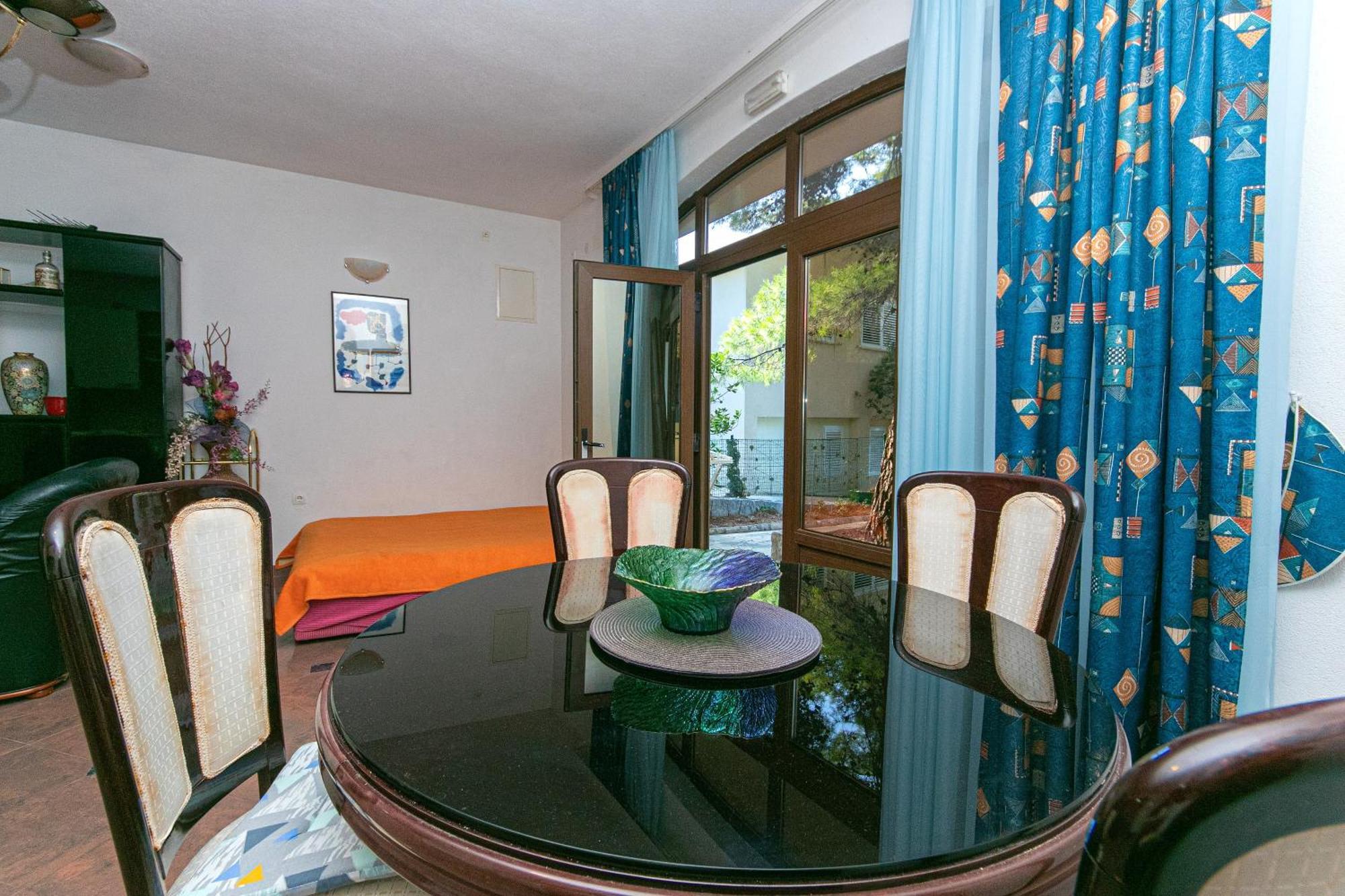 Apartments By The Sea Brela, Makarska - 6007 Номер фото