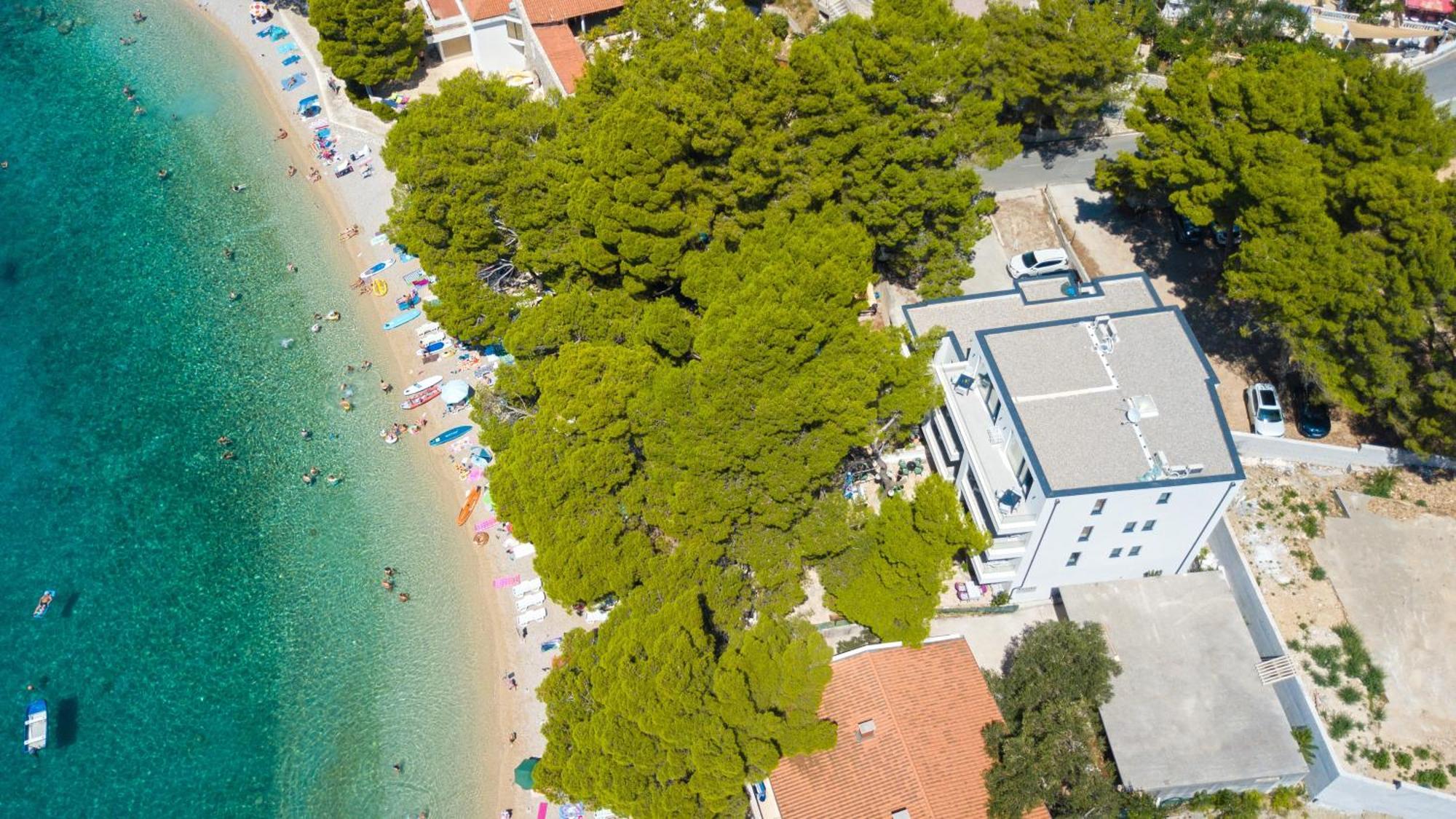 Apartments By The Sea Brela, Makarska - 6007 Экстерьер фото