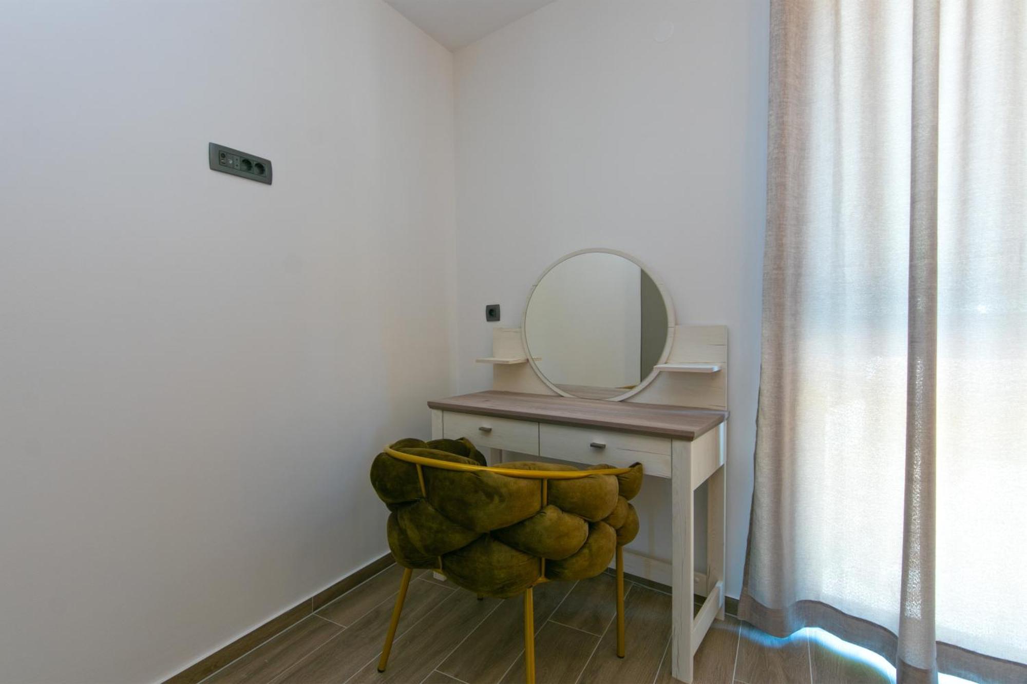 Apartments By The Sea Brela, Makarska - 6007 Номер фото