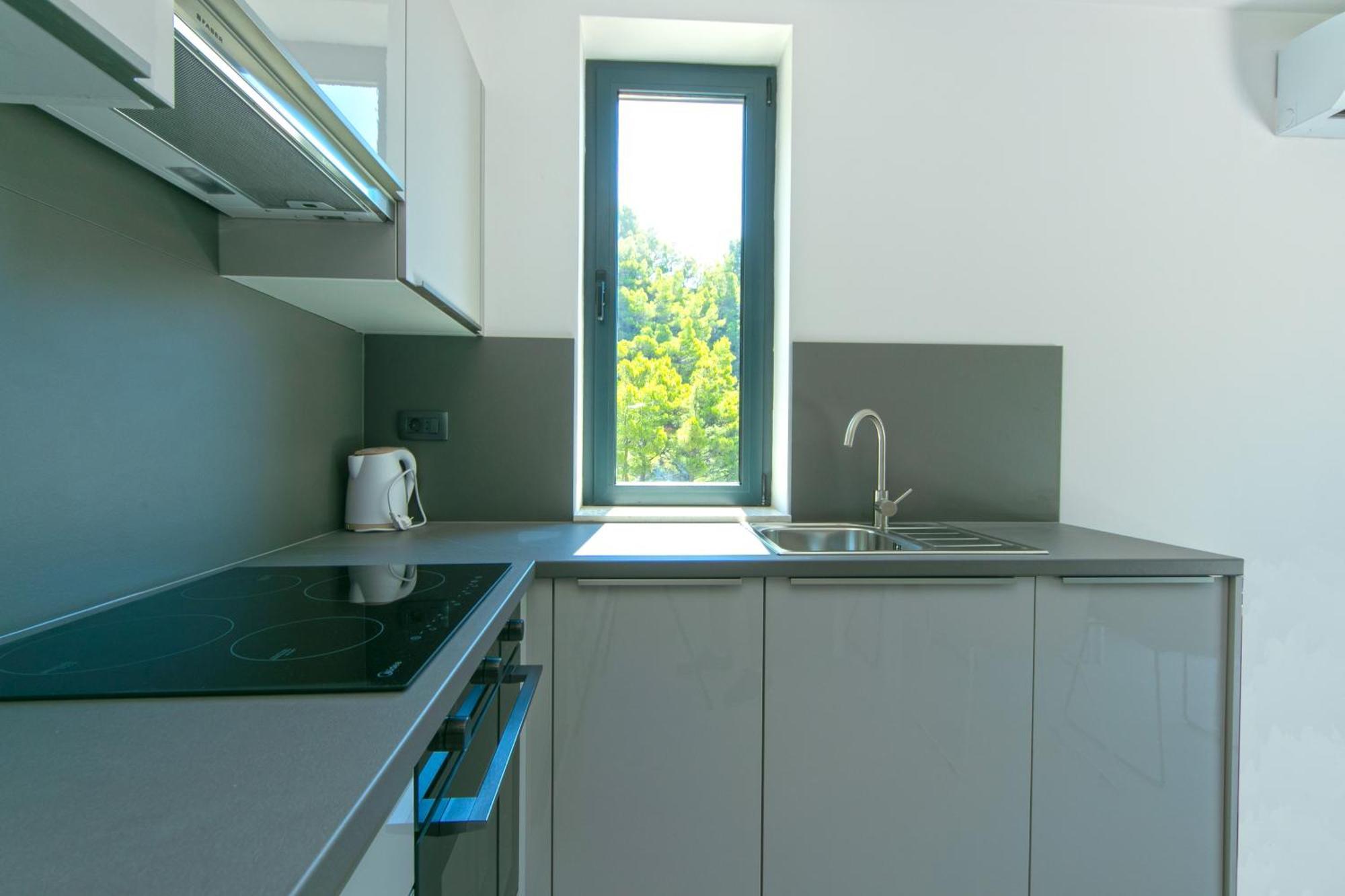 Apartments By The Sea Brela, Makarska - 6007 Номер фото
