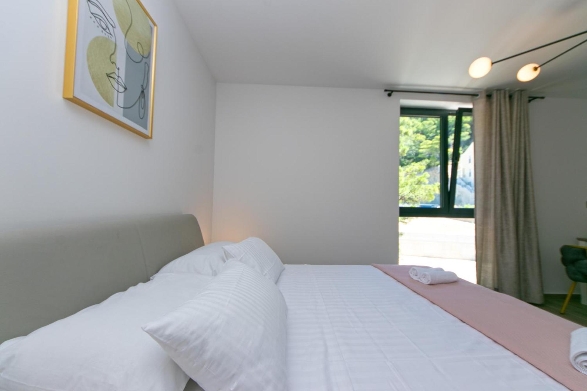 Apartments By The Sea Brela, Makarska - 6007 Номер фото