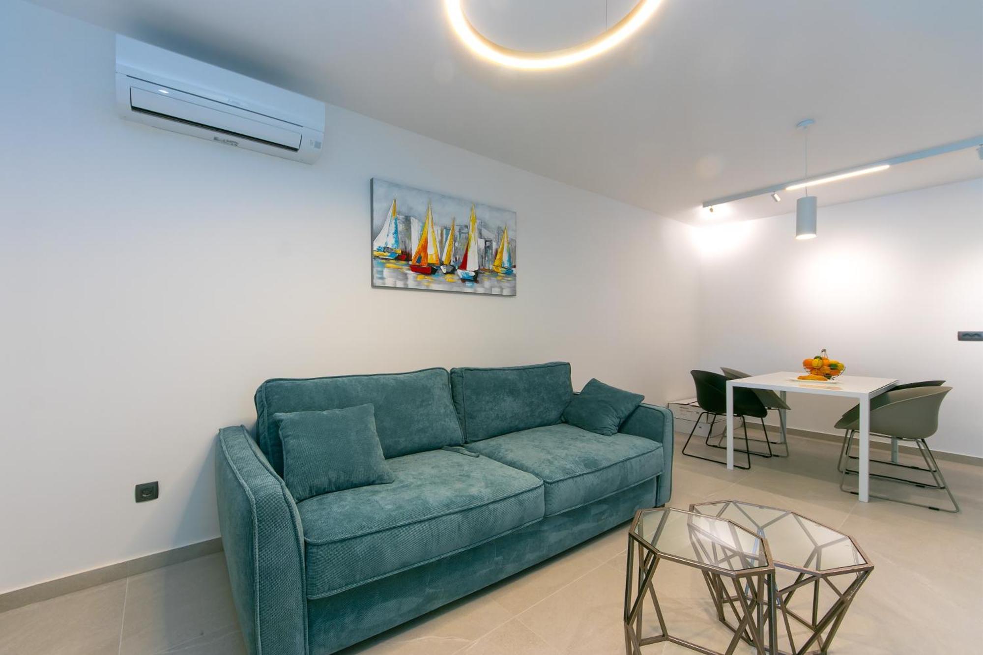 Apartments By The Sea Brela, Makarska - 6007 Номер фото