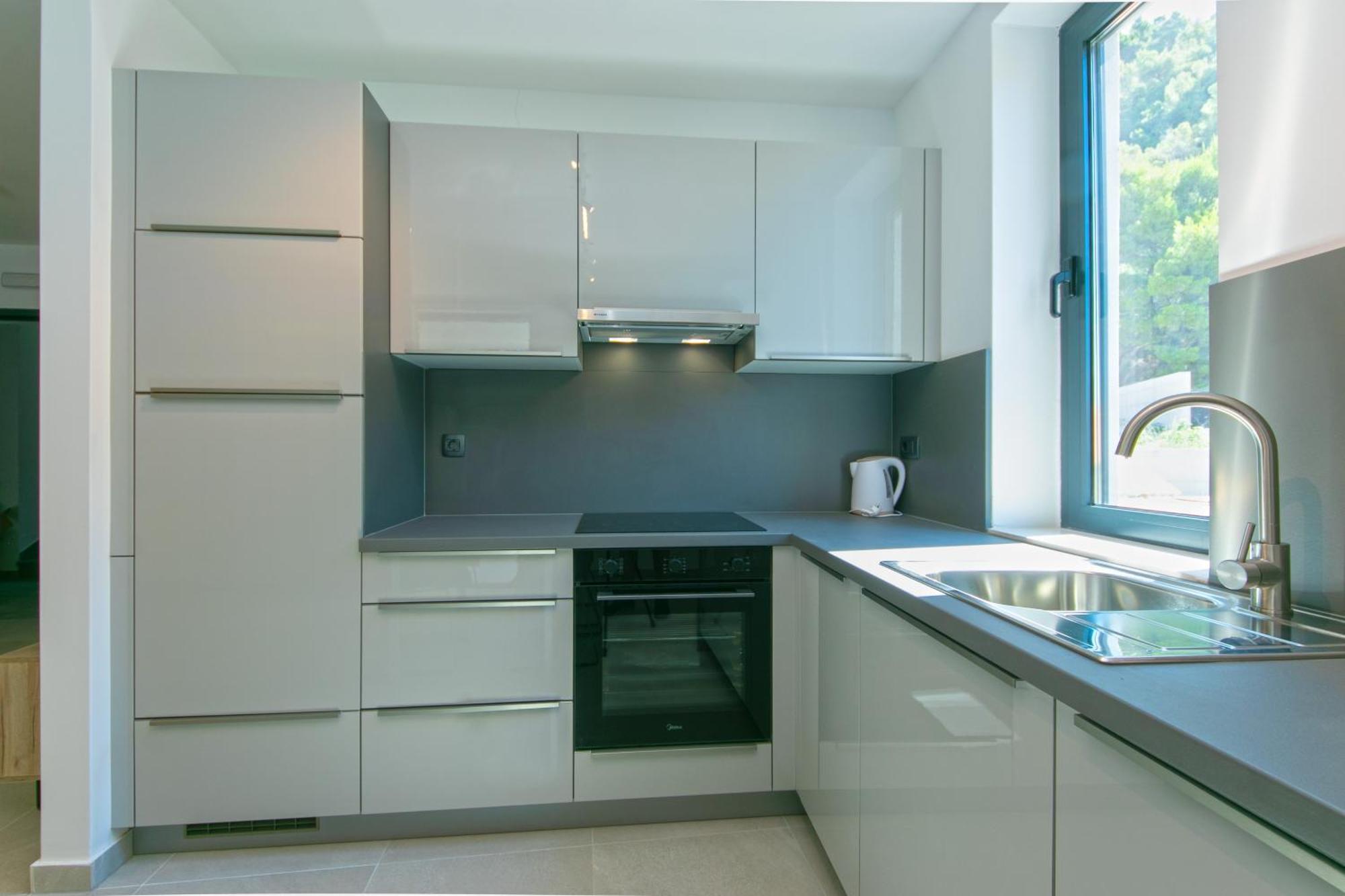 Apartments By The Sea Brela, Makarska - 6007 Номер фото